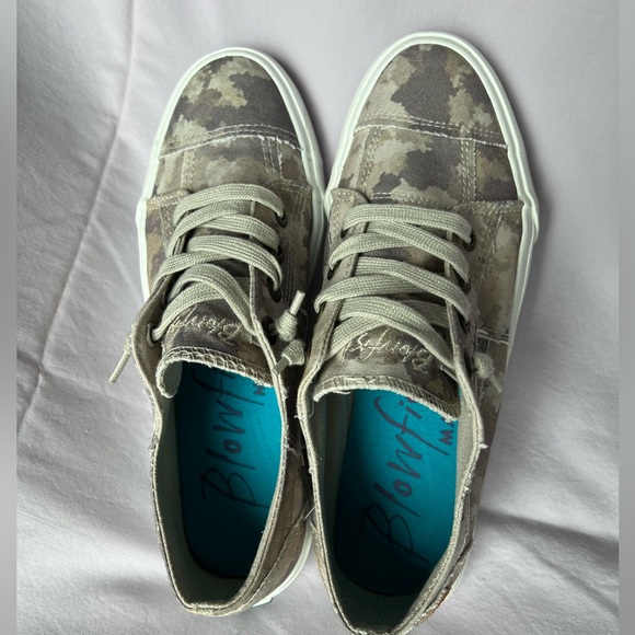 EUC-Blowfish Malibu Sneaker - Camo pattern - - Picture 2 of 6